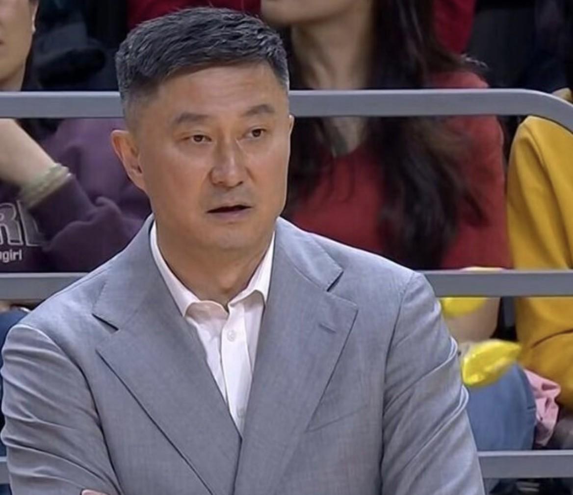 九游平台-媒体人评广东宏远:一个志在夺冠的球队不好好把握休赛期