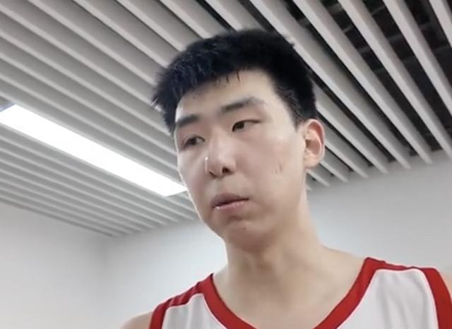 九游平台-徐昕：重回国家队更加自信了，告诉王俊杰得多给我传俩球呀